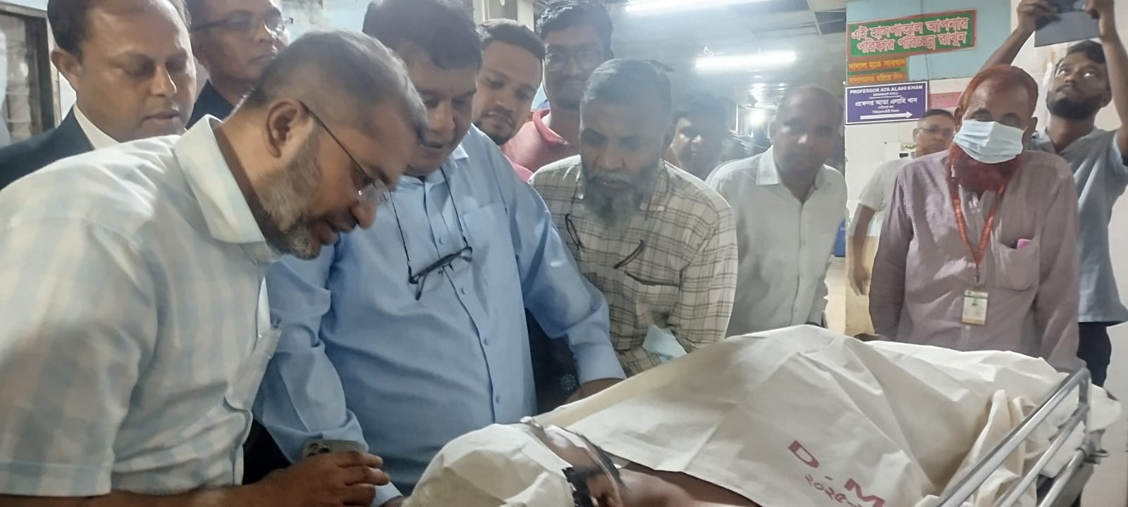 ডা. নাসিরকে দেখতে ঢামেকে জেডআরএফ প্রতিনিধি দল।