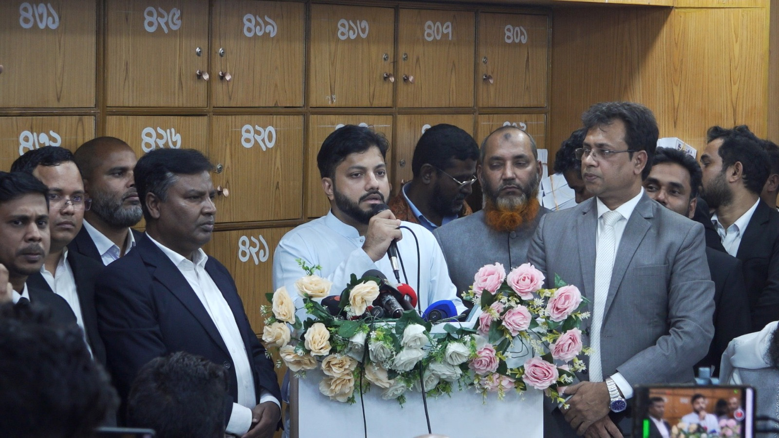 ঢাকা আইনজীবী সমিতিতে খালেদা জিয়ার মাগফিরাত কামনায় আলোচনা সভা ও দোয়া মাহফিলে ইশরাক হোসেন।