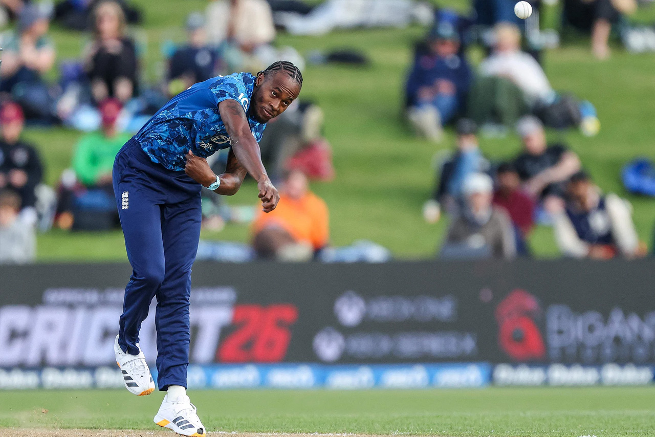 জফরা আর্চার ২৩ রান দিয়ে ৩টি উইকেট নেন।