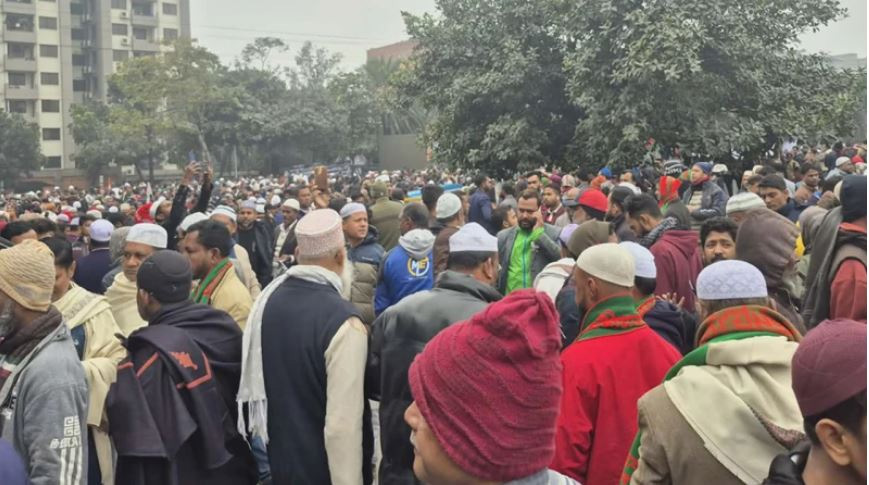 মানিক মিয়া অ্যাভিনিউয়ে জনতার ঢল।