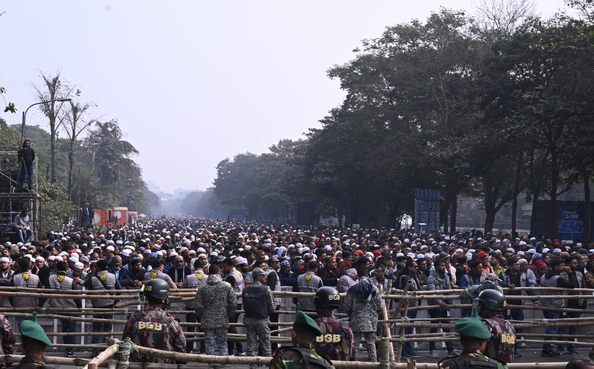 খালেদা জিয়ার জানাজার জন্য প্রস্তুত মানিক মিয়া অ্যাভিনিউ।