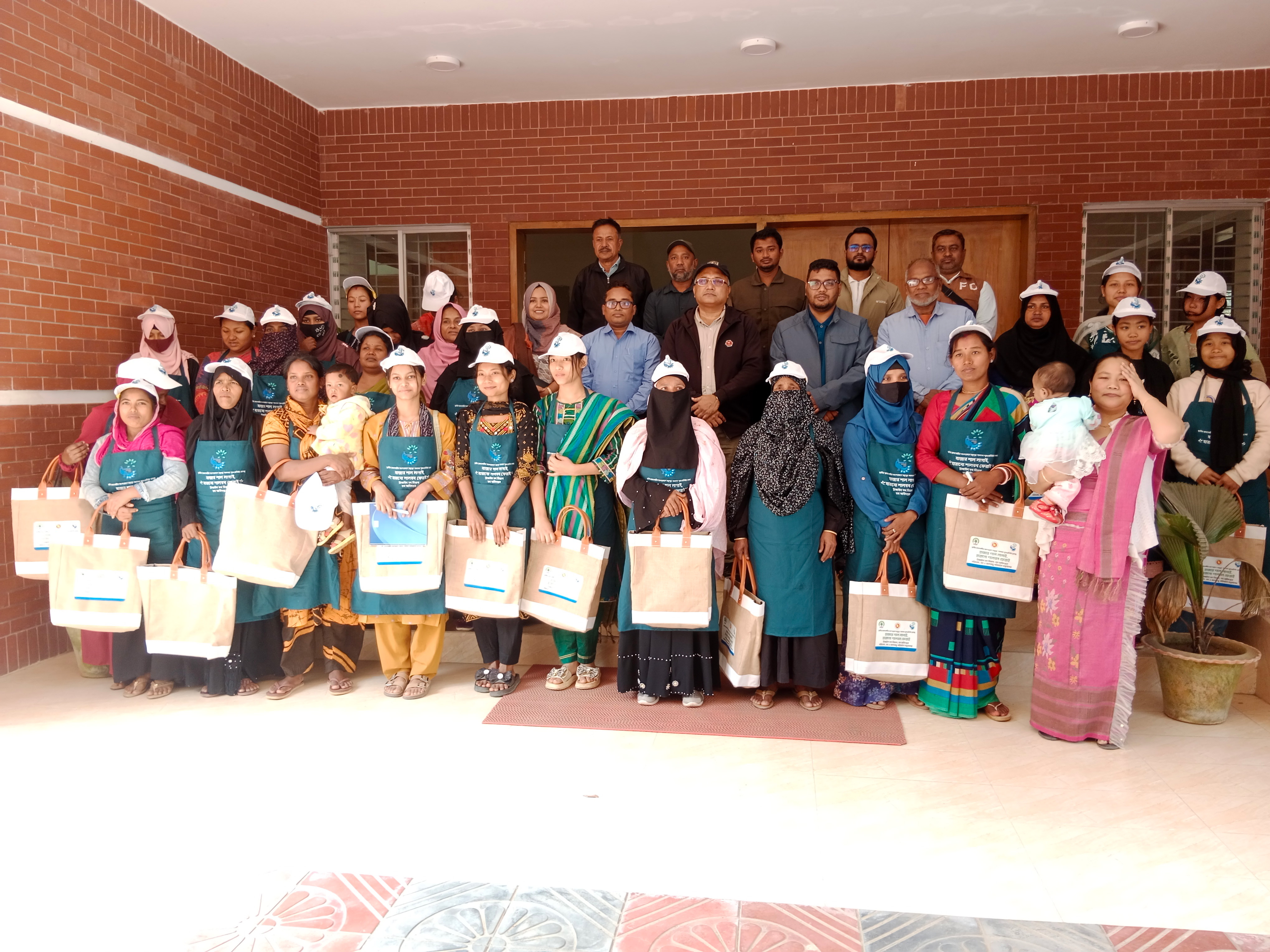 শালবন রক্ষায় নারীদের ‘বিউটি অ্যান্ড মেকআপ’ প্রশিক্ষণ শুরু।