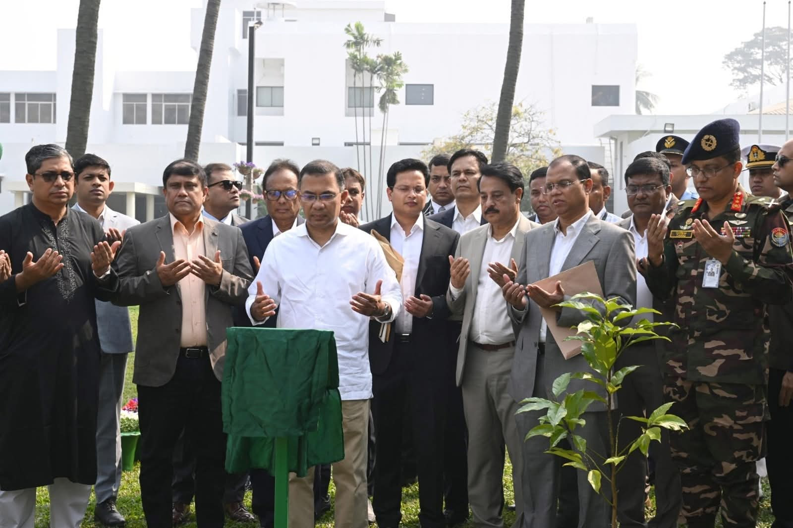 তেজগাঁওয়ের প্রধানমন্ত্রীর কার্যালয়ে তারেক রহমান।
