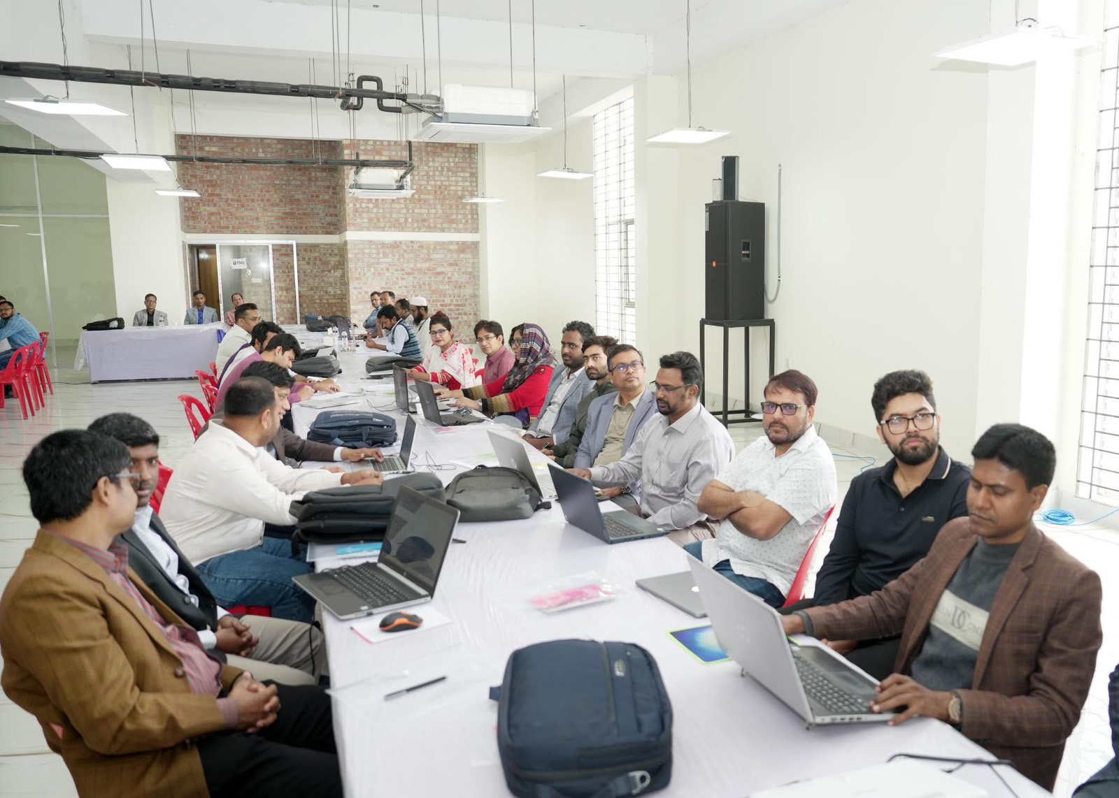 কর্মশালায় অংশগ্রহণকারী শিক্ষকবৃন্দ।