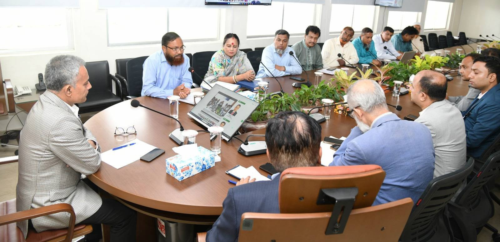 সচিবালয়ে যাত্রী কল্যাণ সমিতির নেতাদের সাথে মতবিনিময় সভা।