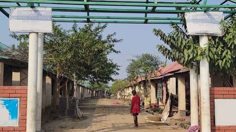 নেত্রকোণায় আশ্রয়ণ প্রকল্পের ৫০ ঘরের অর্ধেক ফাঁকা