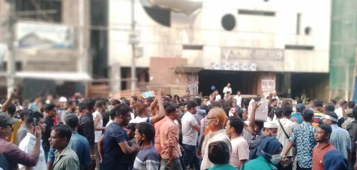 আ.লীগের প্রধান কার্যালয়ের সামনে বিএনপি নেতাকর্মীদের অবস্থান