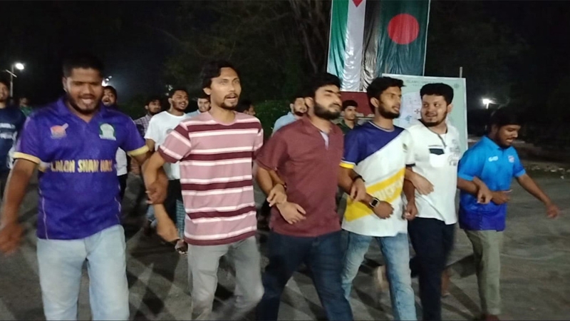 কুয়েট ভিসির পতনে ইবি শিক্ষার্থীদের আনন্দ মিছিল