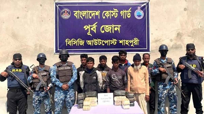 ২ লাখ ইয়াবাসহ ৭ রোহিঙ্গা আটক