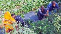 বিএনপির দুই নেতাকে পানিতে ‘চুবালো’ গ্রামবাসী