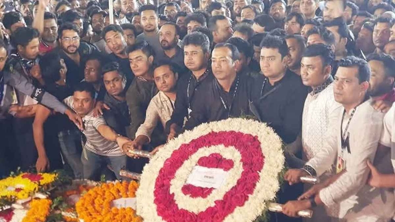 শহীদ মিনারে ছাত্রদলের শ্রদ্ধা