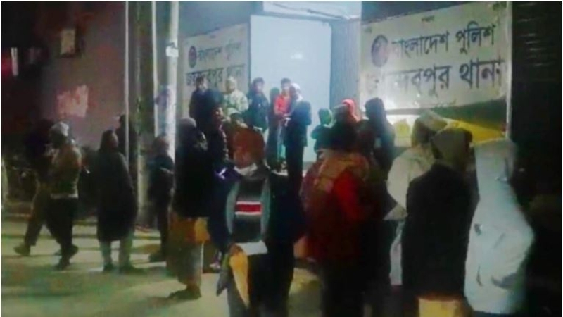 আ.লীগ নেতাকে ছাড়িয়ে নিতে থানার সামনে জামায়াতের বিক্ষোভ