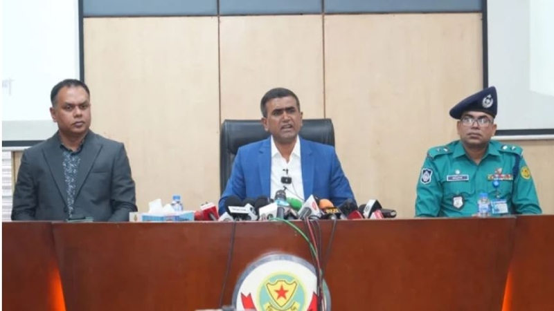 দুই ট্রাক বইসহ আটক দুই