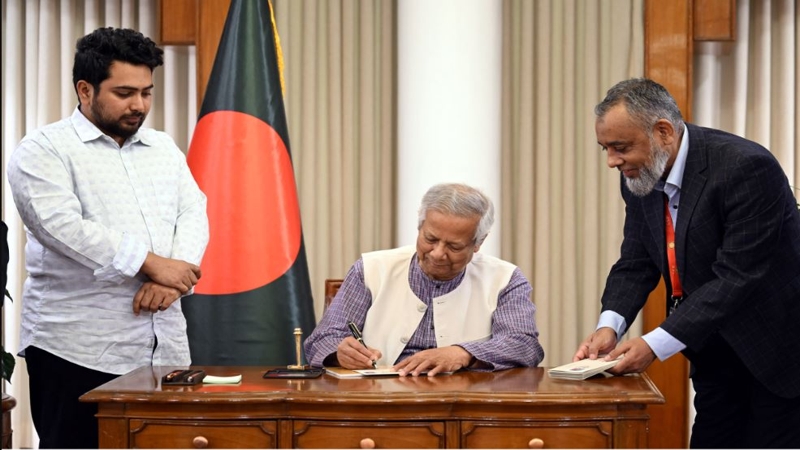 গণঅভ্যুত্থানে নারীদের অংশগ্রহণকে চিত্রায়িত করে ডাকটিকিট