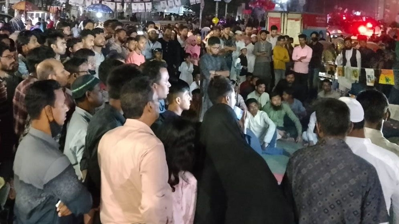 আ.লীগ নিষিদ্ধের দাবিতে গণঅবস্থানে বিপুল জনসমাগম
