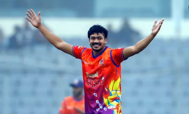 রেকর্ড গড়ে তাসকিন একাই নিলেন ৭ উইকেট