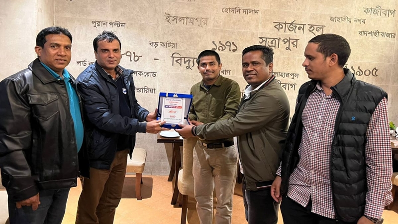 ডিআরইউ'র সাংগঠনিক সম্পাদক তুহিনকে সংবর্ধনা দিল ইরাব