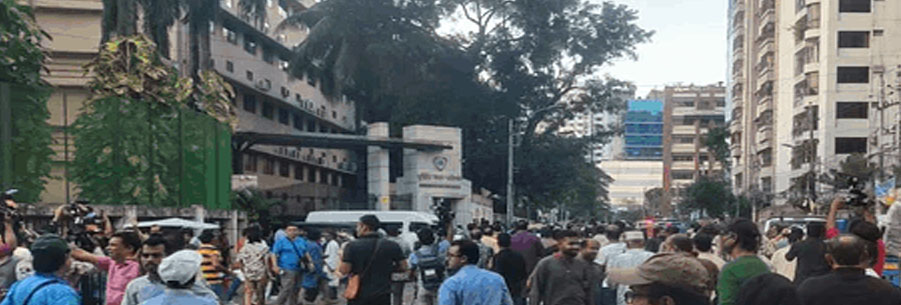 থিয়েটার ফেডারেশনের প্রতিবাদ সমাবেশে ডিম নিক্ষেপ