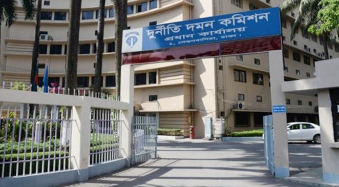 দুর্নীতিগ্রস্ত আমলাদের কেউ রেহাই পাবে না- দুদক