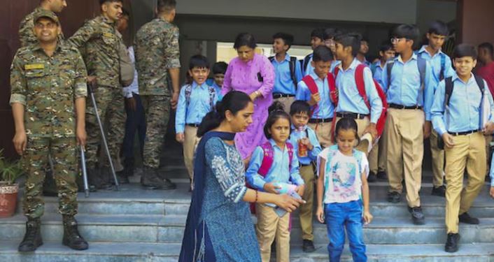 অবৈধ শিক্ষার্থীদের চিহ্নিত করতে নির্দেশনা জারি দিল্লি’র