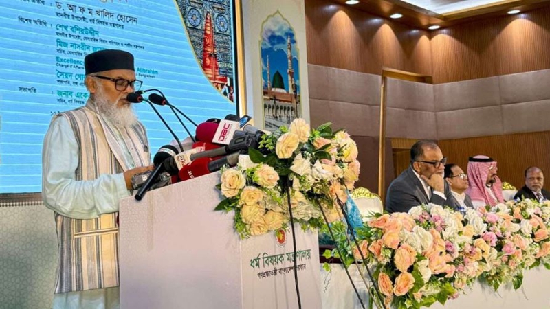 হজ ফ্লাইট উদ্বোধন করলেন ধর্ম উপদেষ্টা