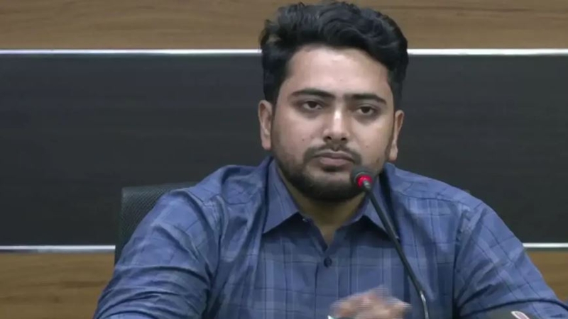 নতুন দলের দায়িত্ব নেওয়ার সম্ভাবনা আছে : উপদেষ্টা নাহিদ