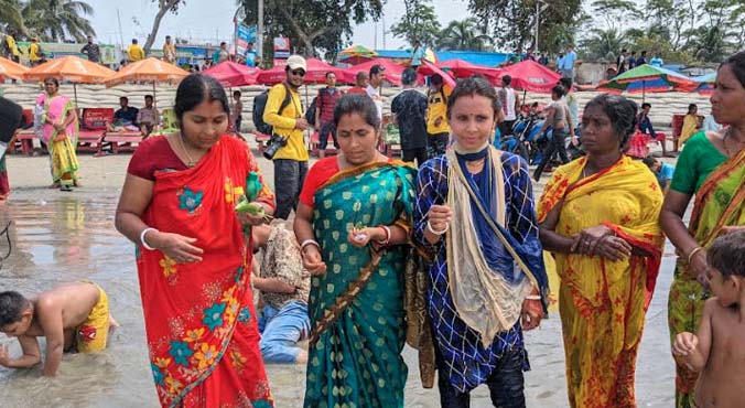 পুণ্যস্নানের মধ্য দিয়ে শেষ হলো রাস মেলা