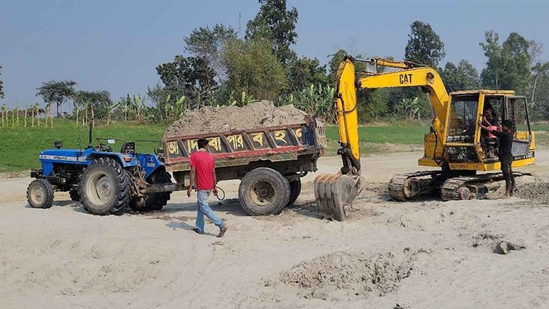 পাবনায় চলছে বালু উত্তোলনের উৎসব, নিরব প্রশাসন