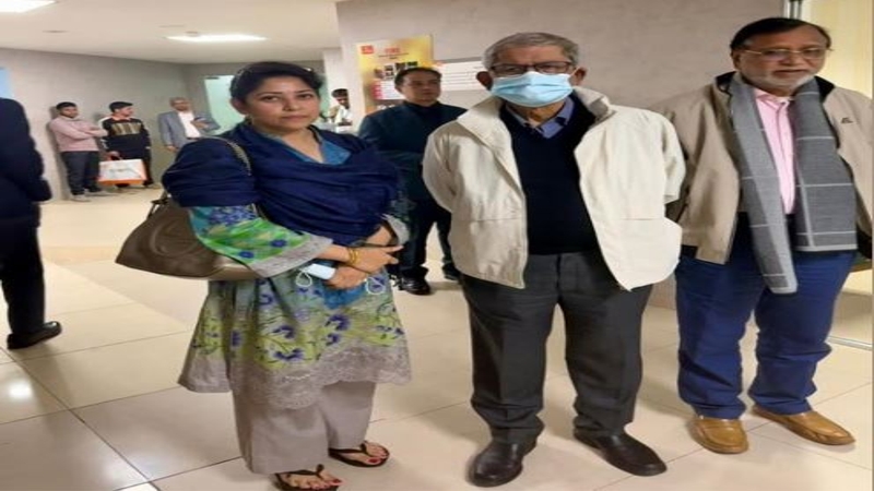 সাবেক সংসদ সদস্য এস এ খালেক কে দেখতে হাসপাতালে গেলেন মির্জা ফখরুল