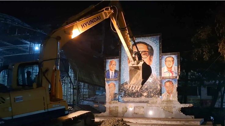 রাতের আঁধারে বঙ্গবন্ধু ও জাতীয় চার নেতার ম্যুরাল উচ্ছেদ