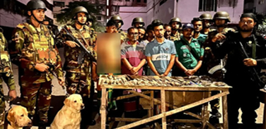 গণকটুলি সিটি কলোনি এলাকায় অভিযান চালিয়ে ১৫ জনকে গ্রেপ্তার যৌথ বাহিনী