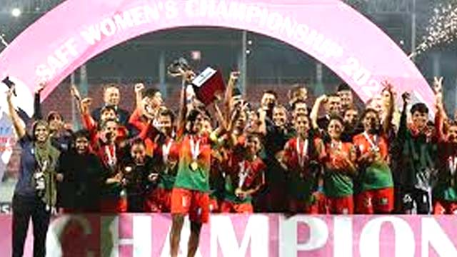 সাফ জয়ী নারী ফুটবলারদের পুরস্কার হিসেবে দেড়কোটি টাকা প্রদান করবে বাফুফে