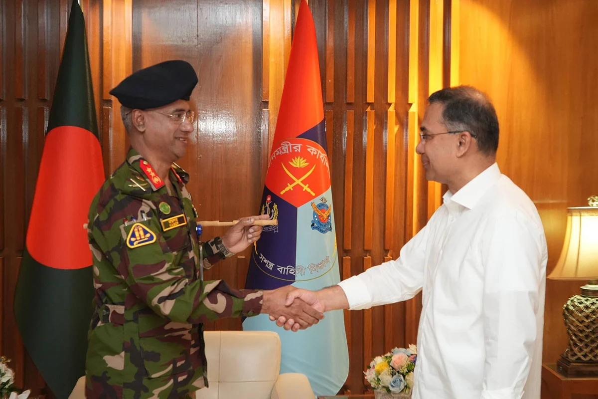 র‍্যাংক ব্যাজ পরিধান করলেন ডিজিএফআই প্রধান