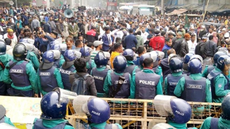 যমুনা অভিমুখে পদযাত্রা শাহবাগে আটকে দিলো পুলিশ