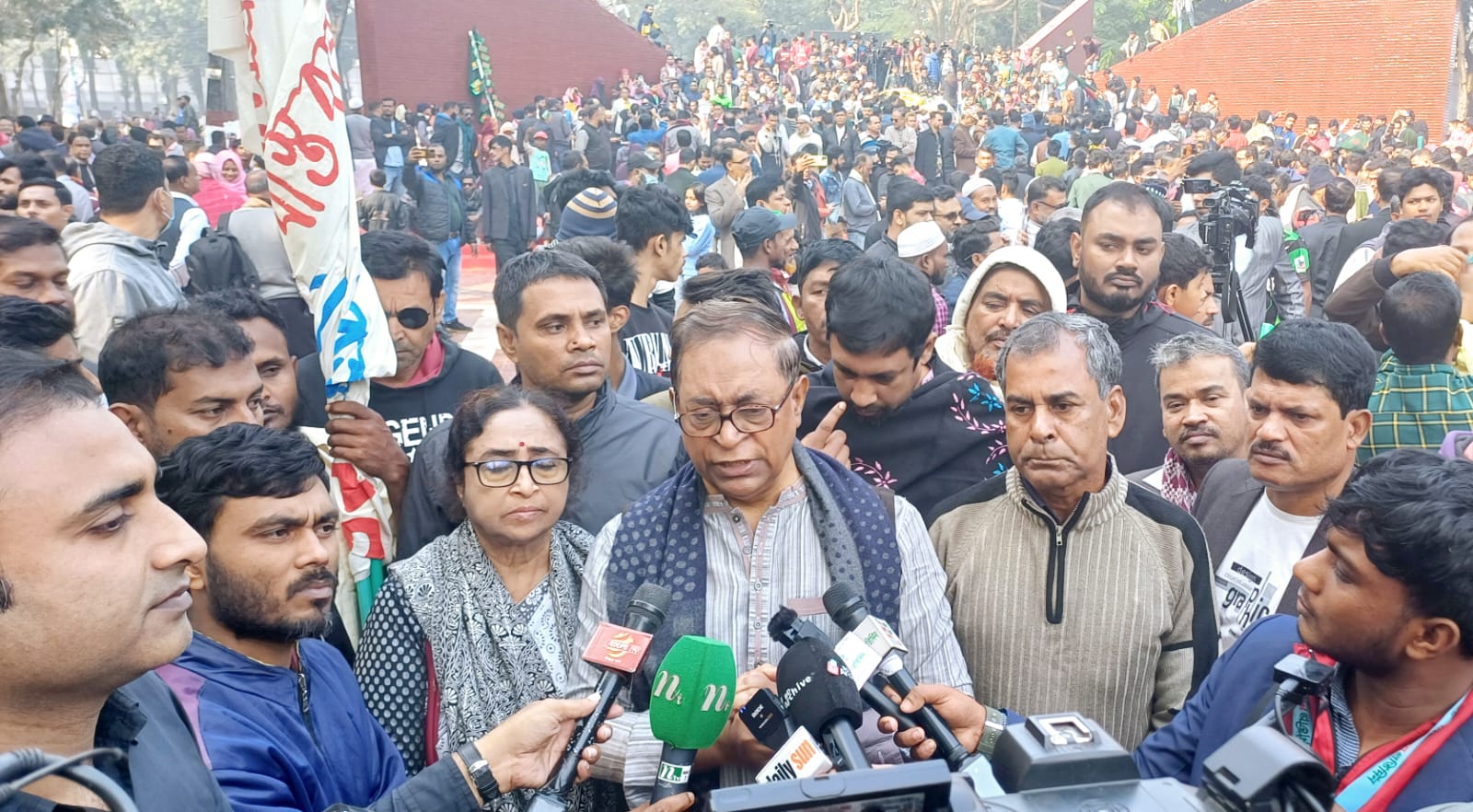 আ.লীগ গণতান্ত্রিক রাজনীতি থেকে ছিটকে পড়েছে- সাইফুল হক