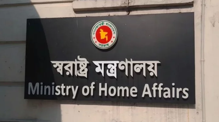 বাংলাদেশে অবৈধ বিদেশিদের বিরুদ্ধে সতর্কীকরণ বিজ্ঞপ্তি জারি