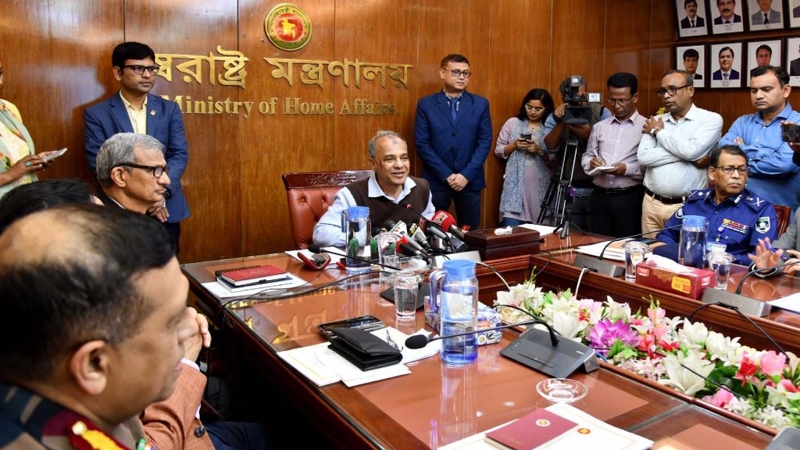‘পাসপোর্টে পুলিশ ভেরিফিকেশন বাদ দেওয়ার চিন্তা করছে সরকার’