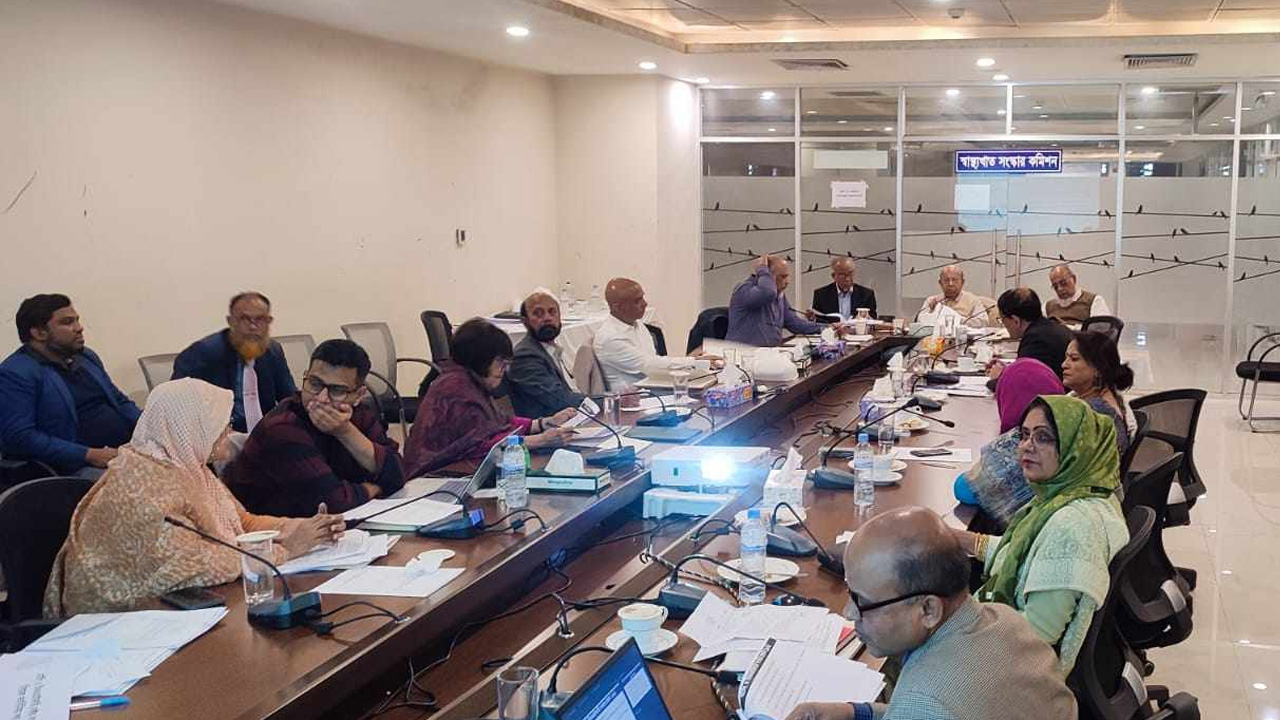 স্বাস্থ্যসেবাকে জনমুখী করতে ‘স্বাস্থ্য খাত সংস্কার কমিশন’ র মতবিনিময় সভা