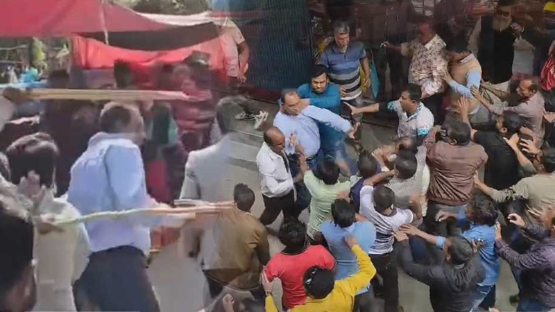 সিরাজগঞ্জে বিএনপি কার্যালয়ে হাতাহাতি, আহত ১৫