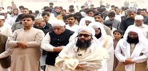 বায়ুদূষণ রোধে পাকিস্তানে লাখো মুসল্লির নামাজ আদায়