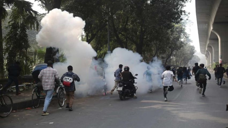 প্রতিবাদ মিছিলে এবার পুলিশের লাঠিচার্জ