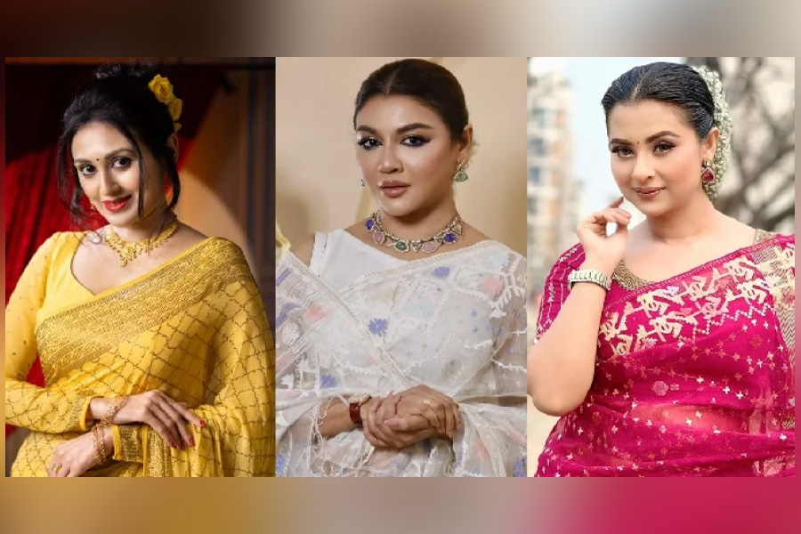 বিজয়ের আনন্দে শোবিজ তারকাদের দেশপ্রেম