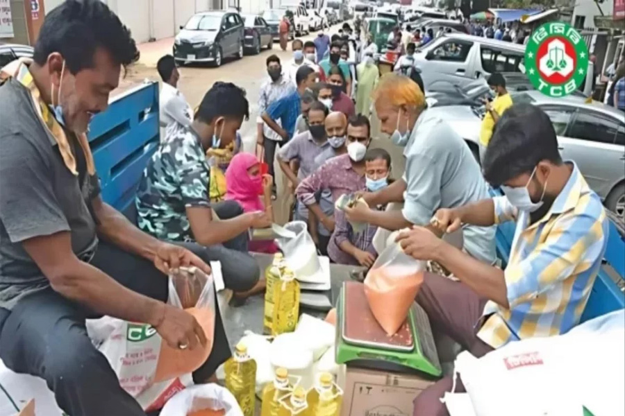 আবারও ট্রাক সেলে টিসিবির পণ্য বিক্রি শুরু