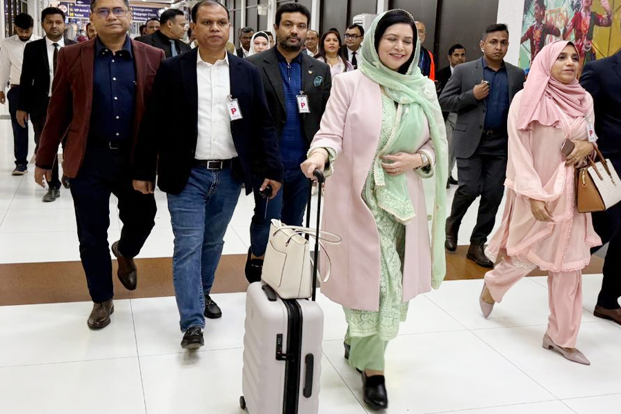 লন্ডনের উদ্দেশে ঢাকা ছাড়লেন ডা. জুবাইদা রহমান