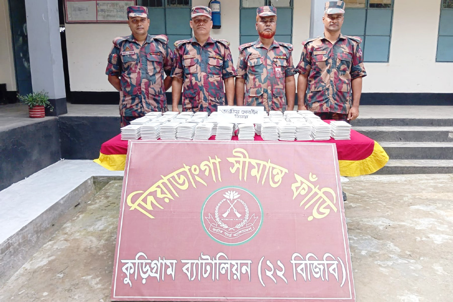 কুড়িগ্রামে বিজিবির বিশেষ অভিযানে চোরাচালানের পণ্যসহ আটক ২