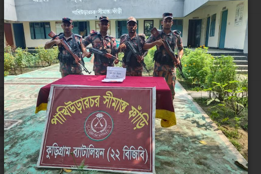 কুড়িগ্রামে বিজিবির অভিযানে গবাদিপশুসহ নানা চোরাচালানি পণ্য জব্দ