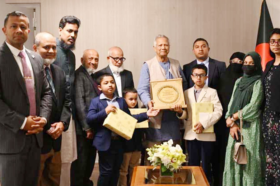 প্রধান উপদেষ্টার সঙ্গে নিহত পুলিশ কর্মকর্তার পরিবারের সাক্ষাৎ