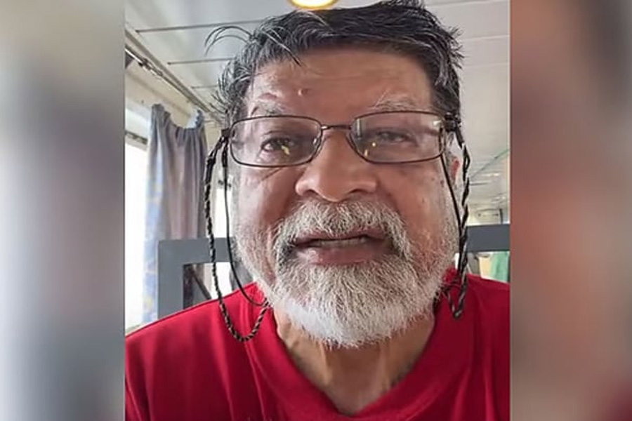 ফ্লোটিলায় ইসরায়েলি বাহিনীর হাতে অপহৃত হওয়ার খবর দিলেন শহীদুল আলম