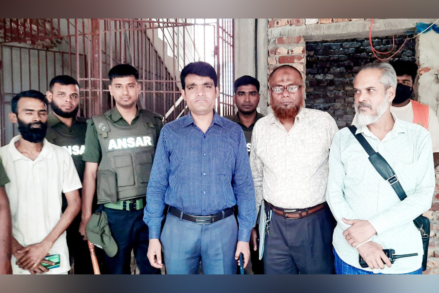 মশার প্রজননস্থল ধ্বংসে ডিএসসিসির মোবাইল কোর্ট