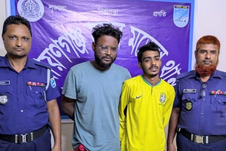 নারায়ণগঞ্জে অস্ত্রসহ ২  ছিনতাইকারী গ্রেপ্তার